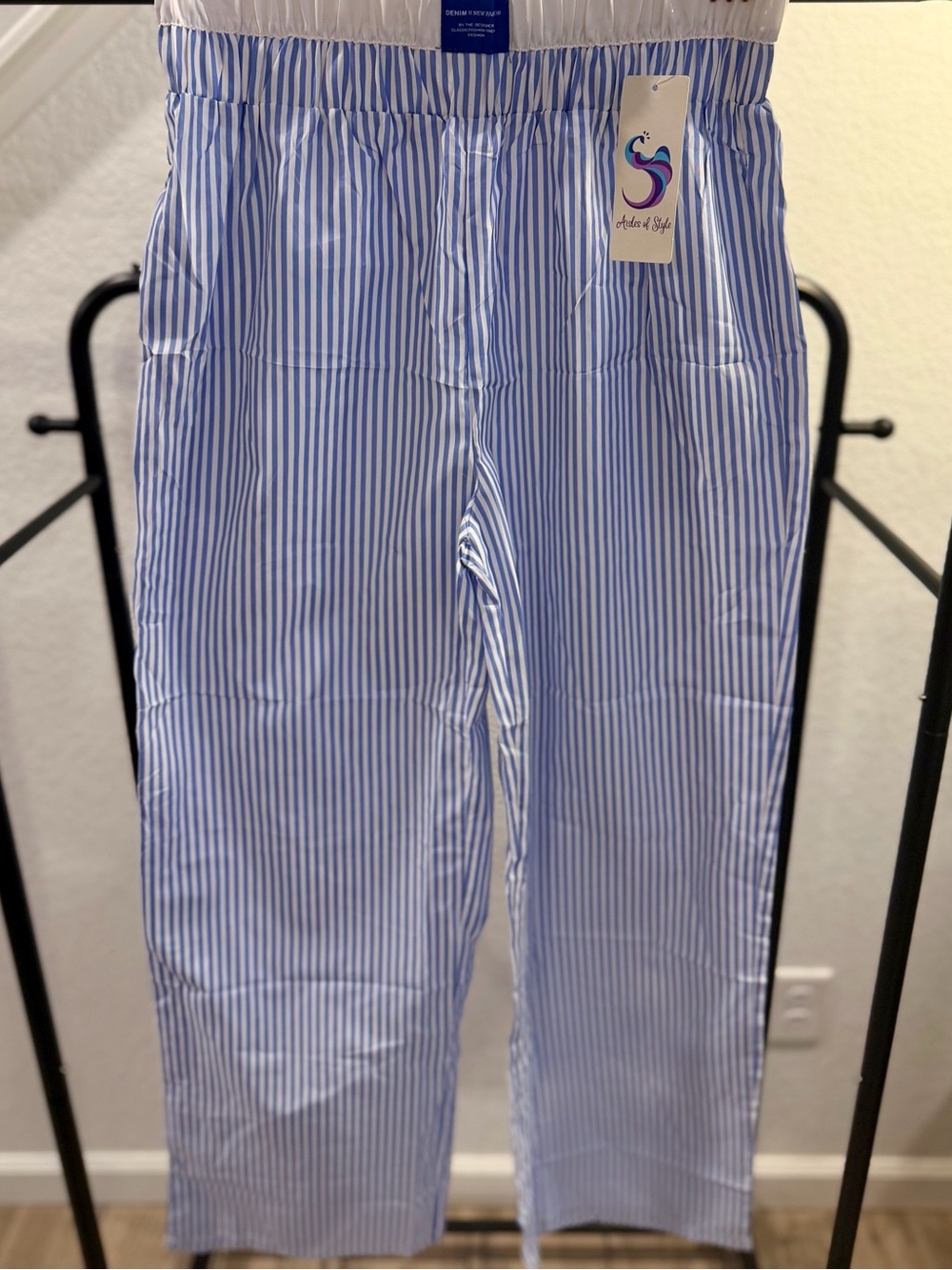 Striped Ankle Crop Pants – Blue/White